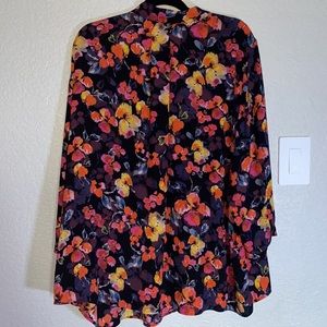 5/$25 ☀️ 
Investments Floral Blouse